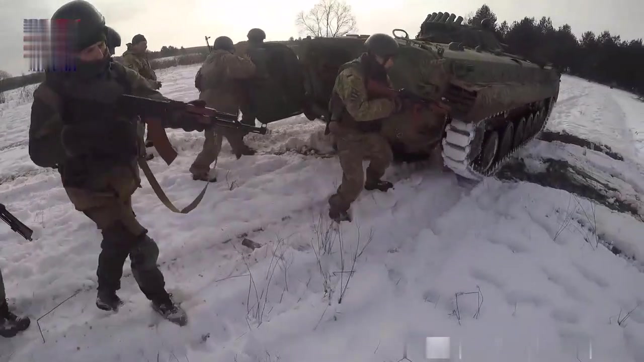 跟随步兵的视角看看BMP-1步兵战车
